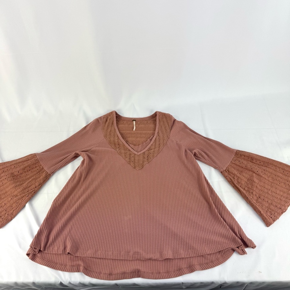 Free People Parisian Eyelet Bell Sleeve textured Top in pinky mauve color medium - Picture 5 of 16
